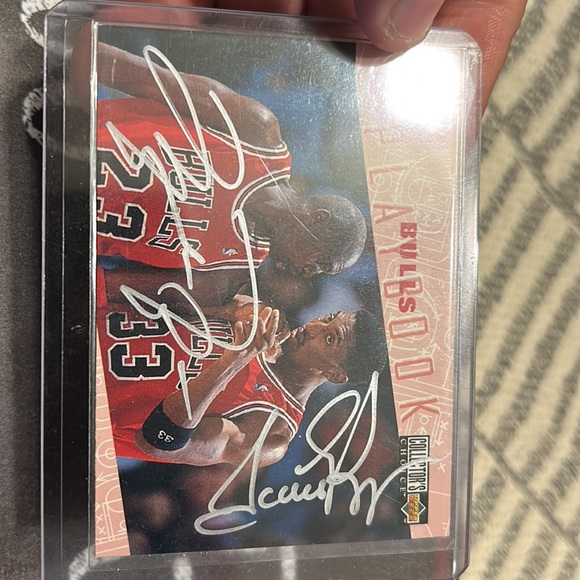 Michael Jordan & Scottie Pippen signed with COA 🏀 - Picture 3 of 4